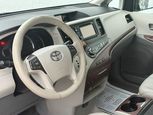 Used 2014 Toyota Sienna XLE AWD/4WD image 10