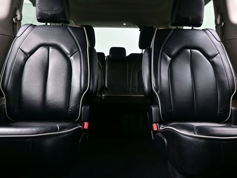 Used 2024 Chrysler Pacifica Limited image 14