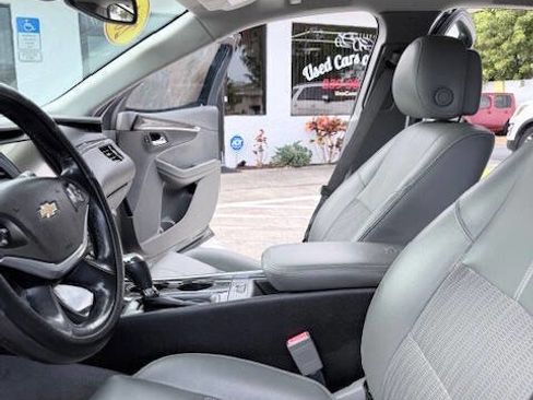 Used 2014 Chevrolet Impala LT w/ Convenience Package image 10