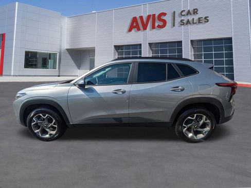 Used 2025 Chevrolet Trax LT w/ LT Convenience Package FWD image 10