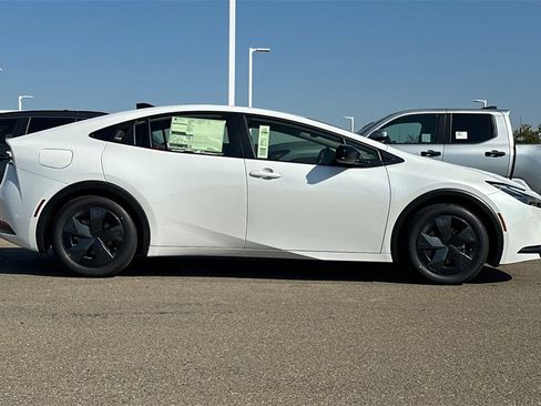 New 2026 Toyota Prius SE image 3