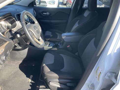 Used 2016 Jeep Cherokee Sport image 27