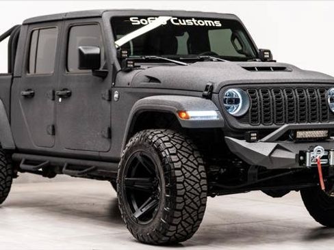 Used 2025 Jeep Gladiator Sport AWD/4WD image 5