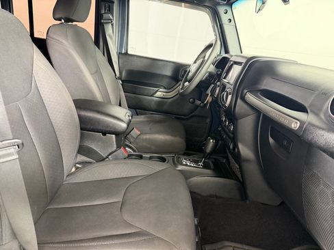 Used 2018 Jeep Wrangler Unlimited Sport AWD/4WD image 19