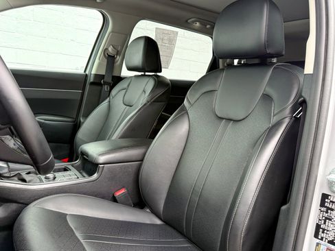 Used 2023 Kia Sorento S w/ Panoramic Sunroof Package AWD/4WD image 16