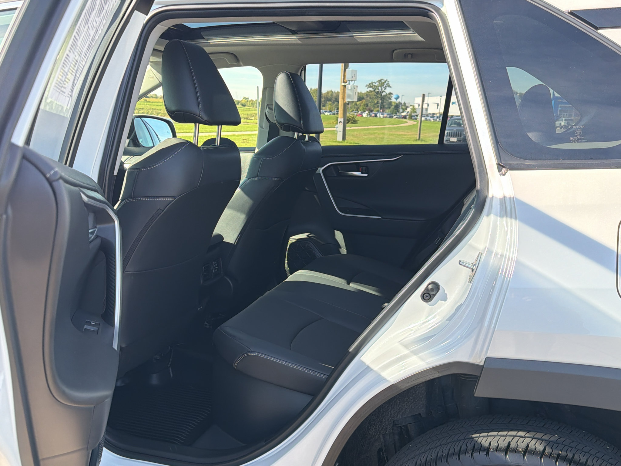 Used 2024 Toyota RAV4 Limited w/ Advanced Technology Package AWD/4WD image 34