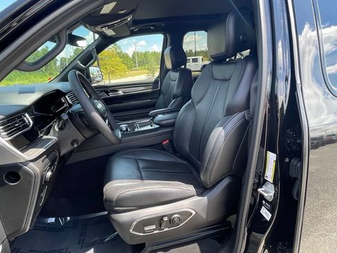 Used 2022 Jeep Wagoneer Series III w/ Premium Group I RWD image 38