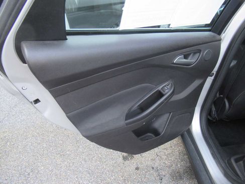 Used 2014 Ford Focus Titanium FWD image 17