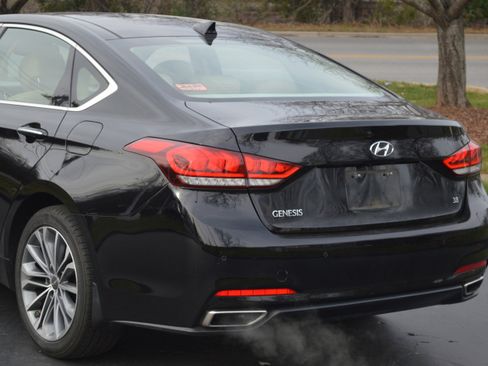 Used 2015 Hyundai Genesis 3.8 w/ Option Group 03 image 3