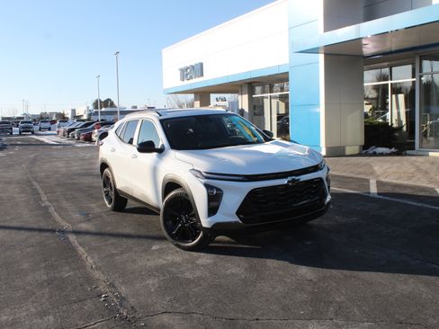 New 2026 Chevrolet Trax ACTIV image 2