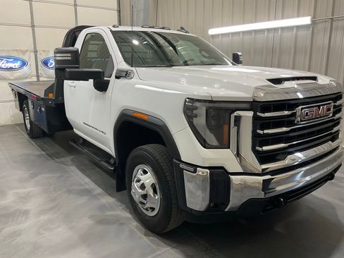 Used 2024 GMC Sierra 3500 SLE w/ SLE Convenience Package image 1