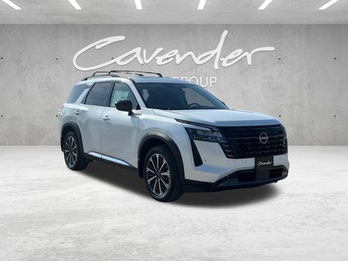 New 2026 Nissan Pathfinder Platinum FWD image 2