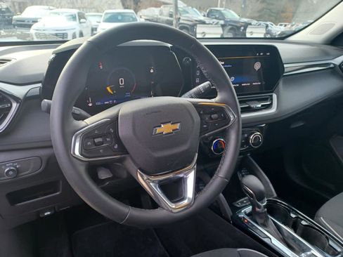 Used 2025 Chevrolet TrailBlazer LT w/ LT Cold Weather Package image 9