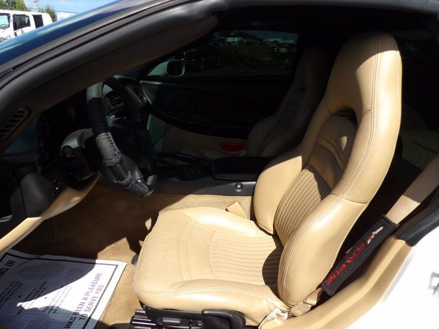 Used 2004 Chevrolet Corvette Coupe w/ Roof Package RWD image 9