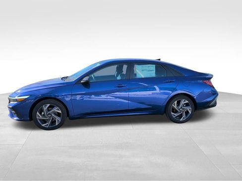 Used 2025 Hyundai Elantra SEL FWD image 4