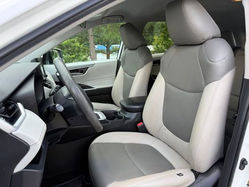 Used 2020 Toyota RAV4 XLE FWD image 36