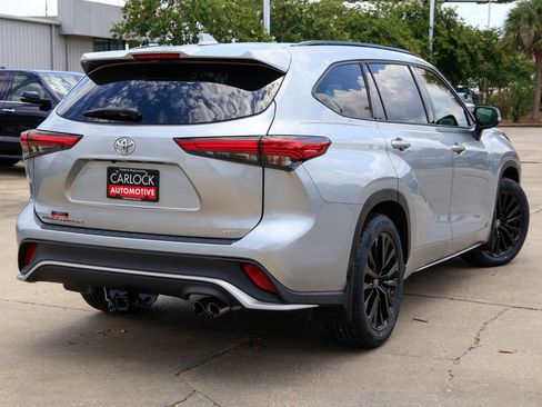 Used 2023 Toyota Highlander XSE FWD image 3