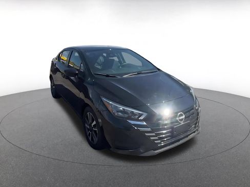 Used 2025 Nissan Versa SV FWD image 3