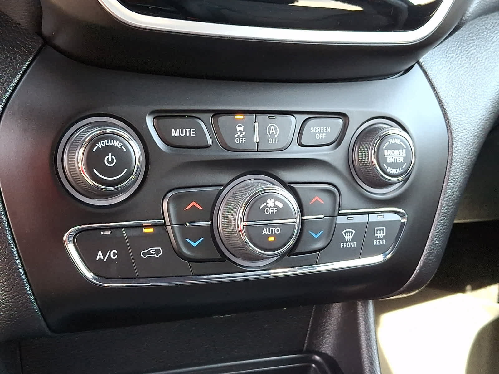 Used 2020 Jeep Cherokee High Altitude AWD/4WD image 18