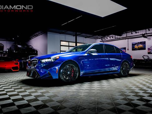 Used 2025 BMW M5 w/ Carbon Package image 63