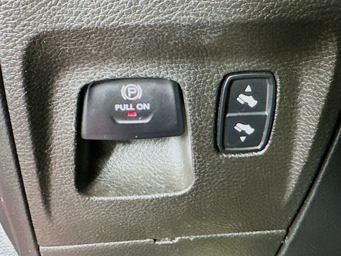 Used 2019 RAM 1500 Laramie w/ Off Road Group image 33