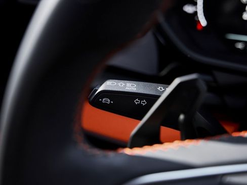 Used 2025 Lamborghini Urus SE image 61