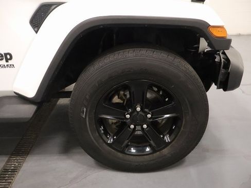 Used 2020 Jeep Wrangler Unlimited Sahara image 26