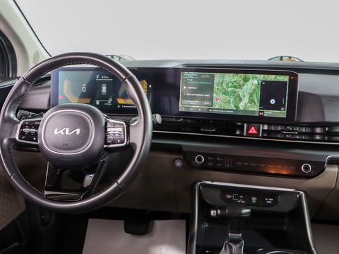 Used 2025 Kia Carnival image 17