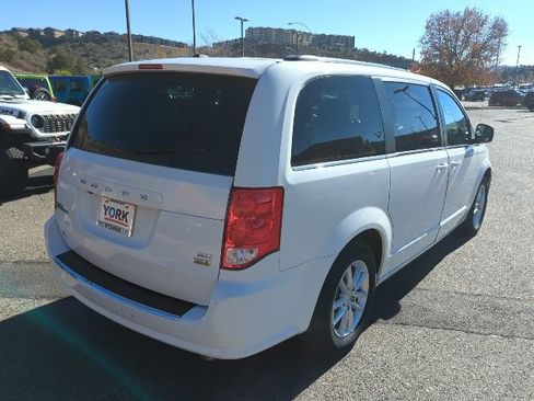 Used 2019 Dodge Grand Caravan SXT image 4
