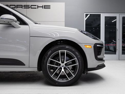 Certified 2026 Porsche Macan AWD/4WD image 11