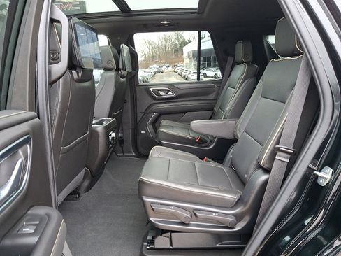 Used 2021 GMC Yukon SLT w/ SLT Premium Package image 10