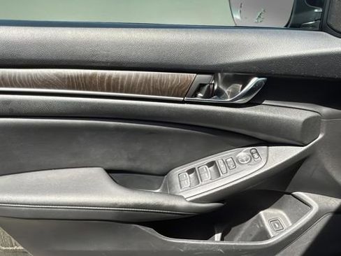 Used 2020 Honda Accord EX image 18