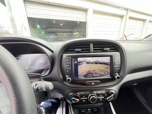 Used 2024 Kia Soul LX w/ Option Group 015 image 17