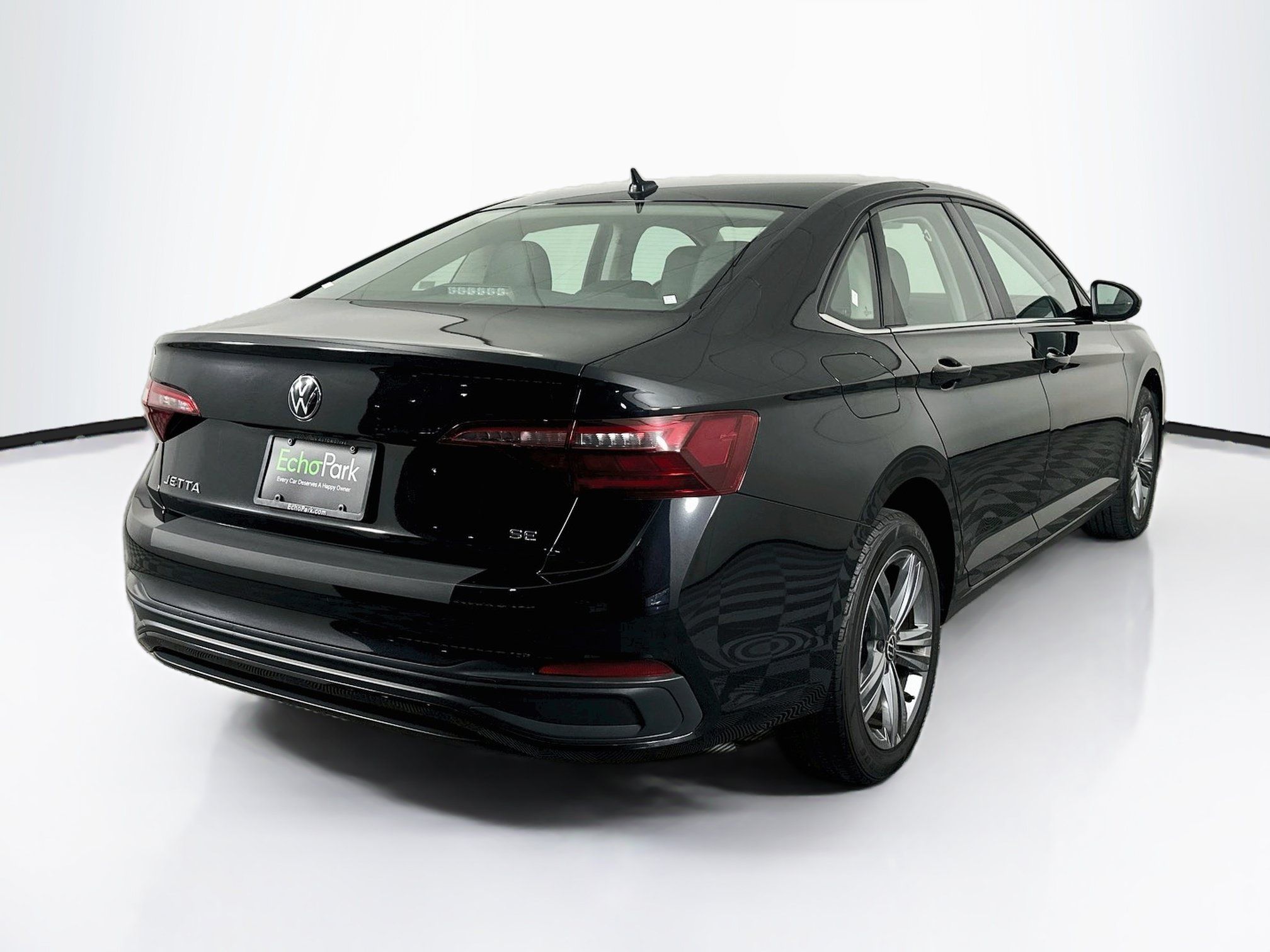 Used 2024 Volkswagen Jetta SE FWD image 9