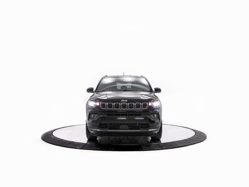 Used 2023 Jeep Compass Latitude image 10