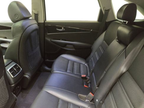 Used 2020 Kia Sorento EX image 18