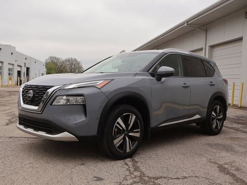 Used 2023 Nissan Rogue Platinum w/ Platinum Premium Package image 3