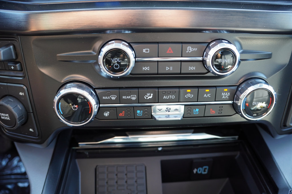 New 2027 Ford F350 Lariat w/ Black Appearance Package AWD/4WD image 18
