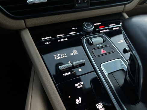 Used 2022 Porsche Cayenne Coupe image 51