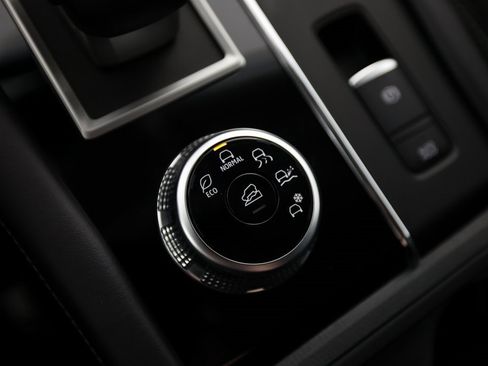 Used 2024 Mitsubishi Outlander ES image 25