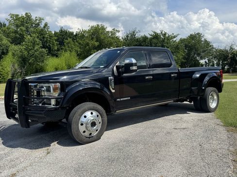 Used 2022 Ford F450 Platinum w/ FX4 Off-Road Package AWD/4WD image 2