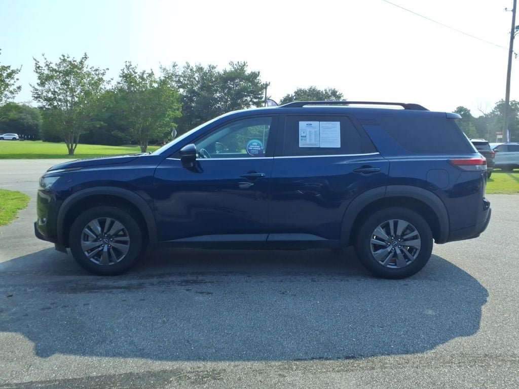 Used 2024 Nissan Pathfinder SV FWD image 5
