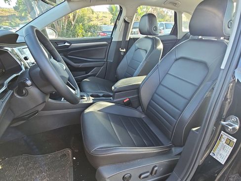 Used 2022 Volkswagen Jetta SE w/ Panoramic Sunroof Package image 15