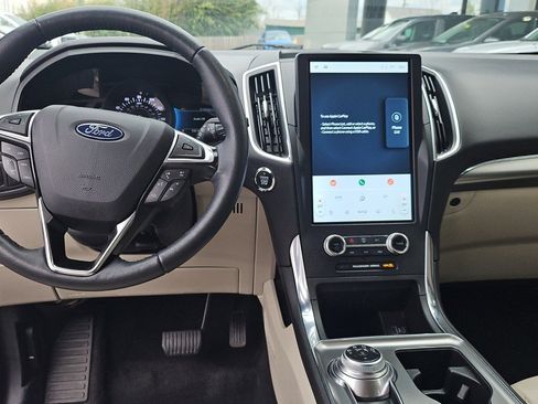 Used 2024 Ford Edge Titanium image 16