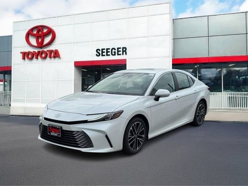 Used 2026 Toyota Camry XLE FWD image 13