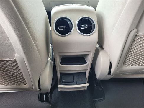 Used 2021 Mercedes-Benz GLB 250 4MATIC image 17