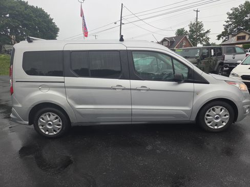 Used 2017 Ford Transit Connect XLT FWD image 2