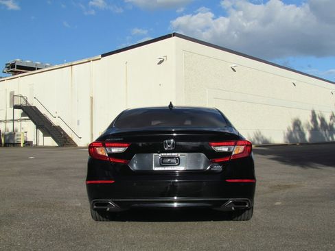 Used 2018 Honda Accord Touring image 6