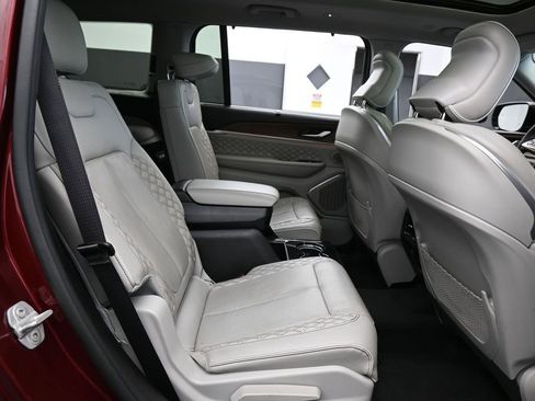 Used 2023 Jeep Grand Cherokee L Summit w/ Luxury Tech Group V image 49