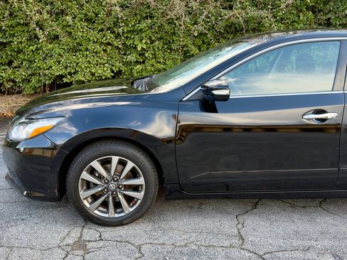 Used 2016 Nissan Altima 2.5 SV w/ Convenience Package image 2